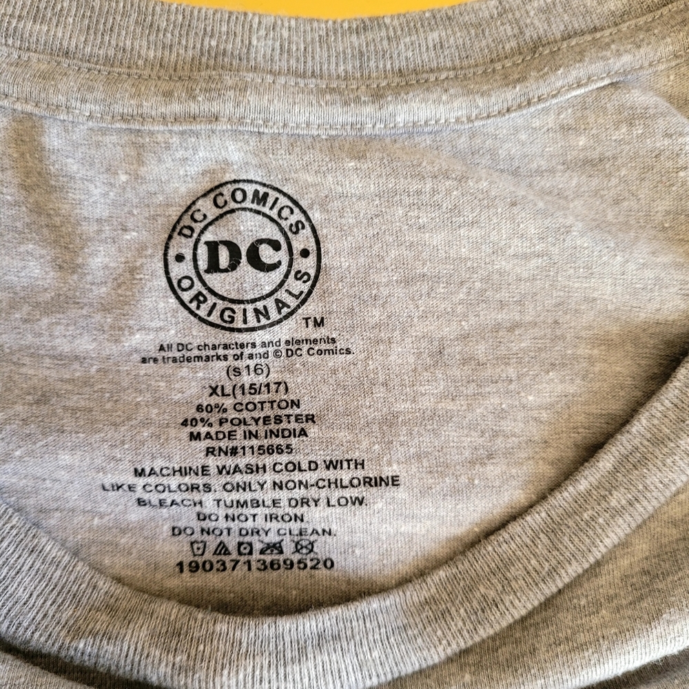 Women's XL(15/17) Gray Superwoman T-shirt - Picture 10 of 10